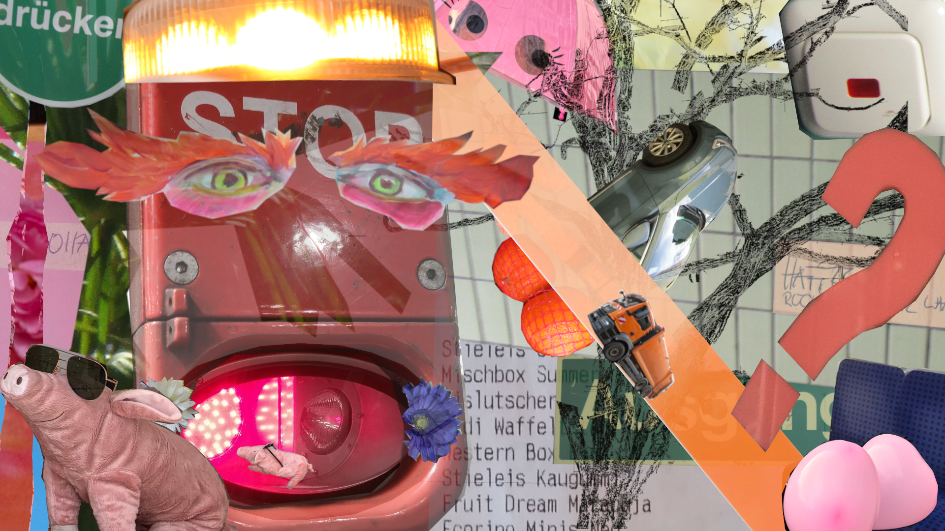 Digitales, surrealistisches Fotocollage‑Bild: Zentral ein rotes „STOP“-Signal mit gelbem Rundumlicht und einem leuchtenden roten Sensor, darüber ein Paar bunte, ausgeschnittene Augen mit flammenden Flügeln. Links unten ein rosa Plüschschwein mit Sonnenbrille vor Blumen und Papierfetzen. Rechts zieht sich ein breiter, schräger, orangefarbener Balken durchs Bild, darauf kleben zwei orangefarbene Bälle und ein kleines Müllauto. Dahinter ein gezeichneter Baum, in dessen Ästen seitlich ein Auto hängt. Rechts ein großes rotes Fragezeichen, rosa Luftballons und Teile eines Autos. Insgesamt viele überlagerte Fotoausschnitte, Textfragmente und leuchtende Farben, die einen chaotischen, traumartigen Eindruck erzeugen.